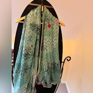 Beautiful and unique scarf